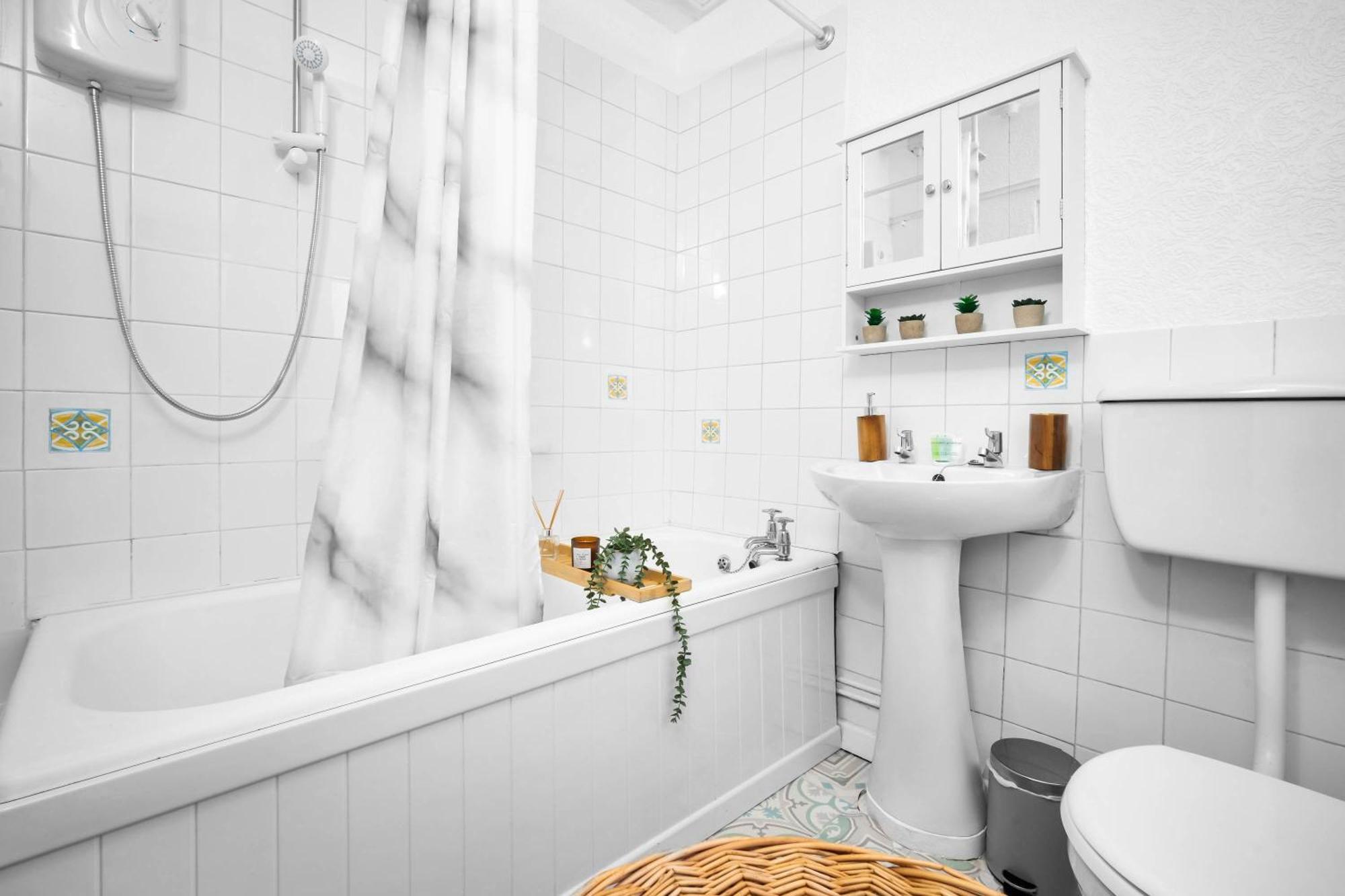 ברמינגהאם Stylish 3 Bedroom House - 6 Guests - Garden - Parking - Netflix - Wifi - 17M מראה חיצוני תמונה